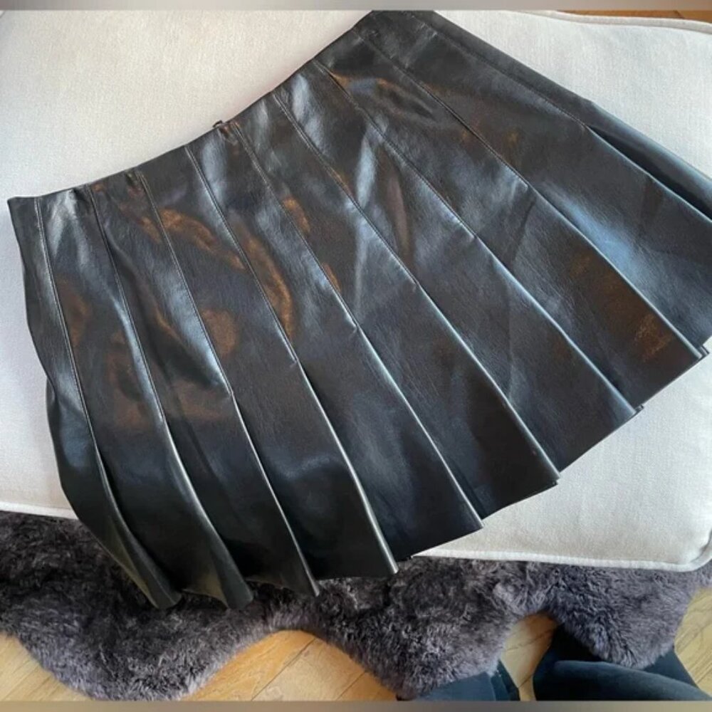 Alice + Olivia Black Pleated Mini Skirt - Picture 4 of 5